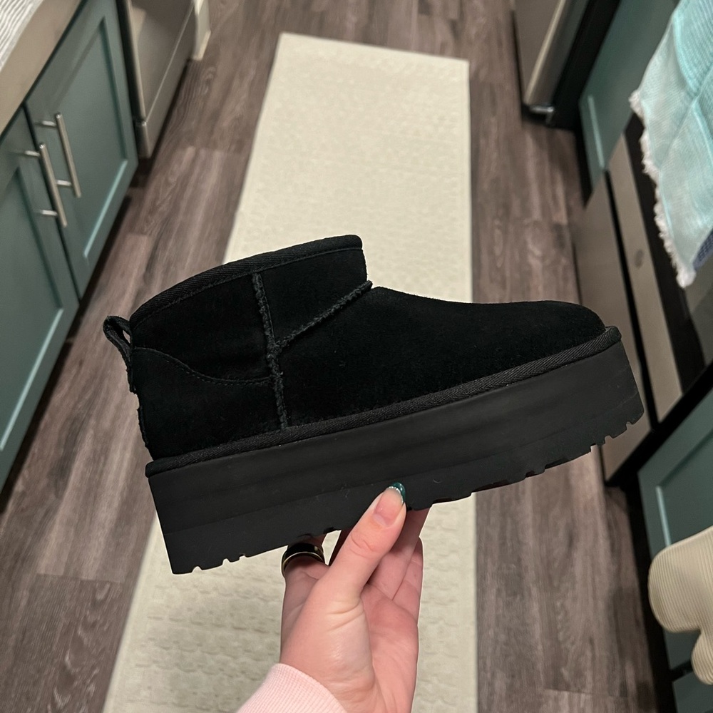 UGG Classic Ultra Mini Platform - Black - US W7